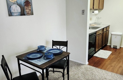 Overland Apartamento | Chic 1-bedroom corporate apartment in vibrant St. Louis close to Airport