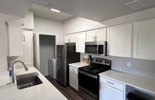 Energy Corridor Apartamento | Chic 1-bedroom apartment with WiFi, fitness room in vibrant Houston