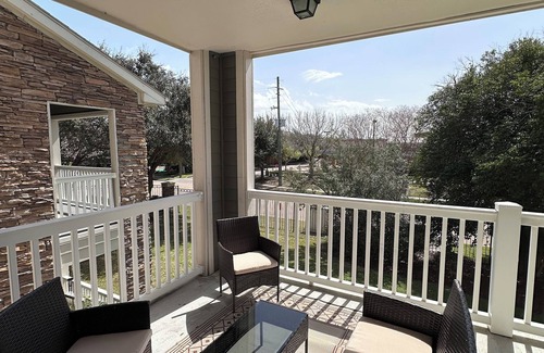 Energy Corridor Apartamento | Chic 1-bedroom apartment with WiFi, fitness room in vibrant Houston
