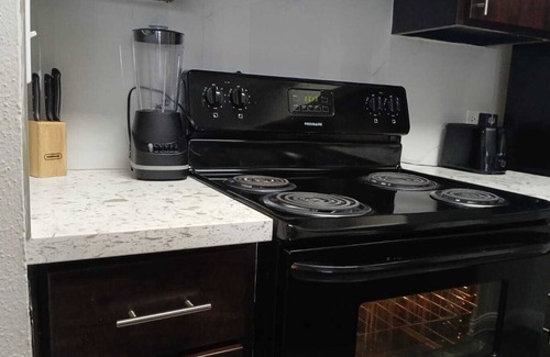 Woodlake - Briar Meadow Apartamento | Chic 1-bedroom apartment with WiFi, fitness room in vibrant Houston