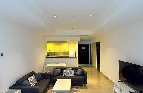 Doha Apartamento | Chic 1-bedroom apartment with AC, fitness room, WiFi in enchanting Doha