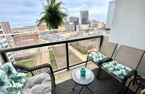 Downtown Tulsa Condominio | Chic 1-bedroom condo in brilliant Tulsa with AC, fitness room, WiFi, & security