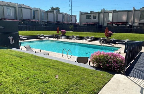 Downtown Tulsa Condominio | Chic 1-bedroom condo in brilliant Tulsa with AC, fitness room, WiFi, & security
