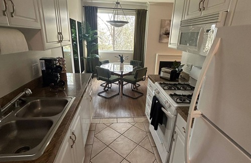 Beverly Hills Apartamento | Chic 1 BR / 2 BEDS Near BH with Parking and Fitness room