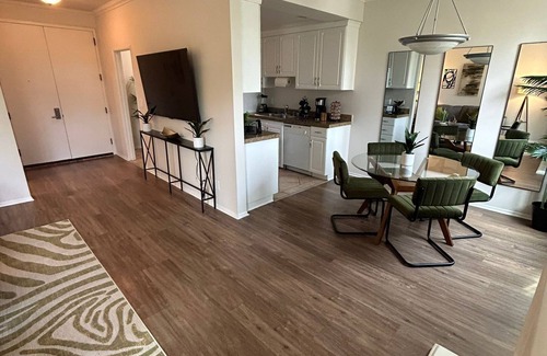 Beverly Hills Apartamento | Chic 1 BR / 2 BEDS Near BH with Parking and Fitness room
