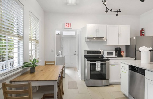 Historic Ybor Casa | Chic 1 BR in Historic Ybor City - Sleeps 4