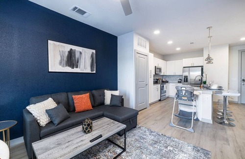 Lewisville Apartamento | Chic 1BD: Pool, Gym & Efficient Workstation Area