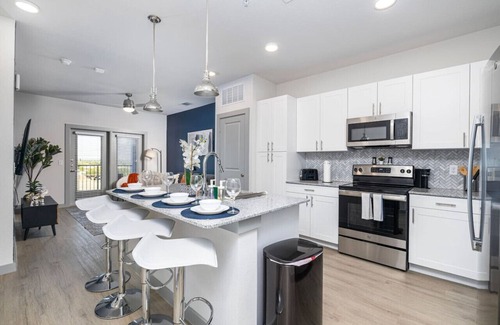 Lewisville Apartamento | Chic 1BD: Pool, Gym & Efficient Workstation Area
