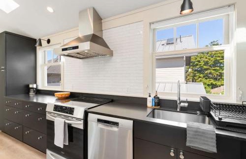 North Queen Anne Casa | Chic 1BR DADU in Queen Anne