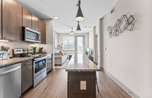 Montopolis Apartamento | Chic 1BR king suite close to Downtown w/ fast WiFi