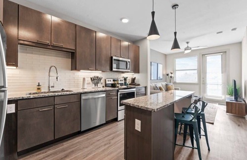 Montopolis Apartamento | Chic 1BR king suite close to Downtown w/ fast WiFi