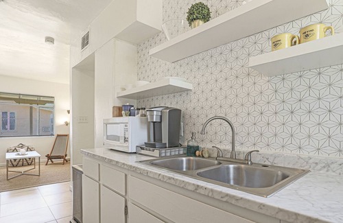 Governmental Mall Apartamento | Chic 1BR, mins to ASU downtown Phoenix + Workspace