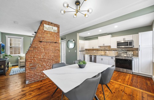 Federal Hill Apartamento | Chic 1BR Retreat: Modern Elegance & Comfort
