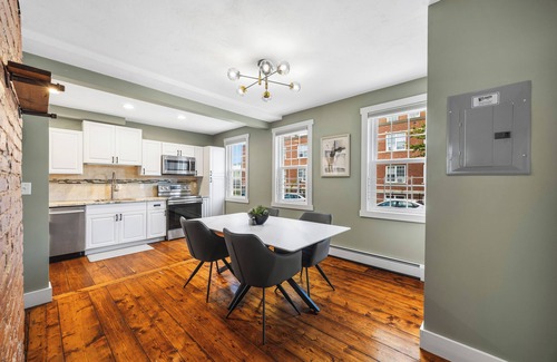Federal Hill Apartamento | Chic 1BR Retreat: Modern Elegance & Comfort