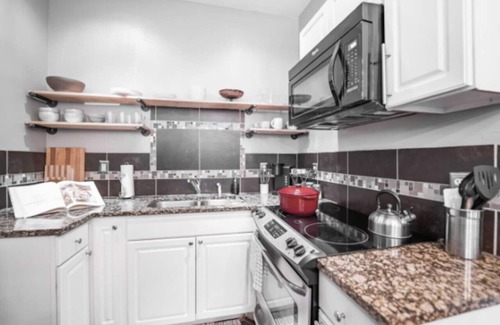 Near Northside Casa | Chic 1BR Retreat with Sofa Bed, Free Parking