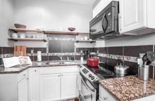 Near Northside Casa | Chic 1BR Retreat with Sofa Bed, Free Parking