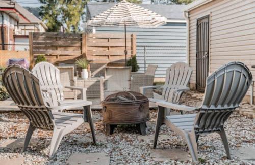 Near Northside Casa | Chic 1BR Retreat with Sofa Bed, Free Parking