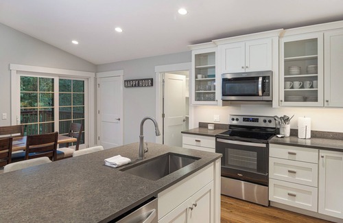 Friday Harbor Condominio | Chic 2 bed/2 bath Condo backing UW Labs preserve in enchanting Friday Harbor