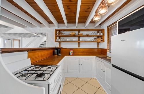 Mooloolaba Casa | Chic 2-Bed Cabin-Style Home by Mooloolaba Beach
