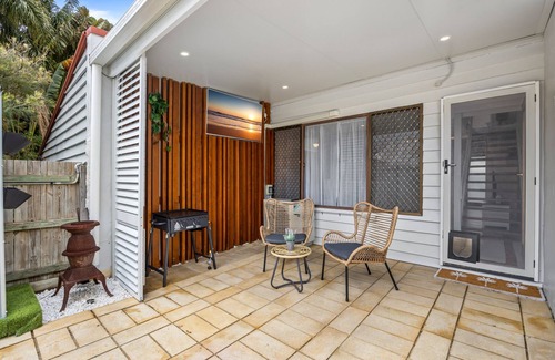 Mooloolaba Casa | Chic 2-Bed Cabin-Style Home by Mooloolaba Beach