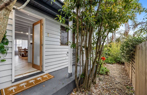 Mooloolaba Casa | Chic 2-Bed Cabin-Style Home by Mooloolaba Beach