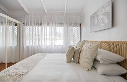 Mooloolaba Casa | Chic 2-Bed Cabin-Style Home by Mooloolaba Beach