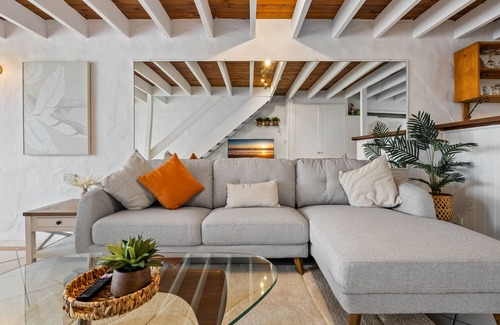Mooloolaba Casa | Chic 2-Bed Cabin-Style Home by Mooloolaba Beach