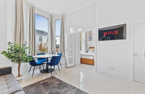 Shepherd's Bush Apartamento | Chic 2 Bed Flat West London
