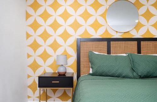 Church Street Apartamento | Chic 2-Bed Haven with Vibrant Décor in SE Atlanta