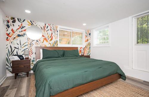 Church Street Apartamento | Chic 2-Bed Haven with Vibrant Décor in SE Atlanta