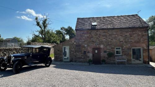 Winkhill Casa | Chic 2 Bed Peak District Cottage Barn Near Alton Towers, Polar Bears, Chatsworth House