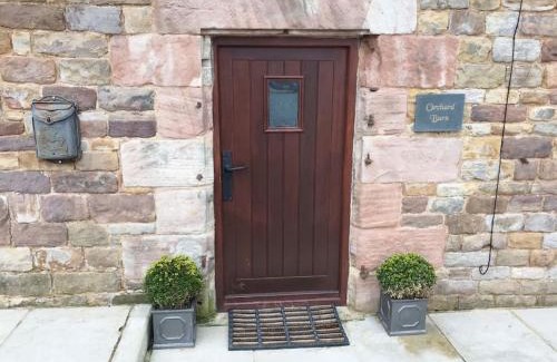 Winkhill Casa | Chic 2 Bed Peak District Cottage Barn Near Alton Towers, Polar Bears, Chatsworth House