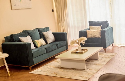 Kampala Apartamento | Chic 2-bedroom apartment with WiFi, AC in awesome Bwebajja 003