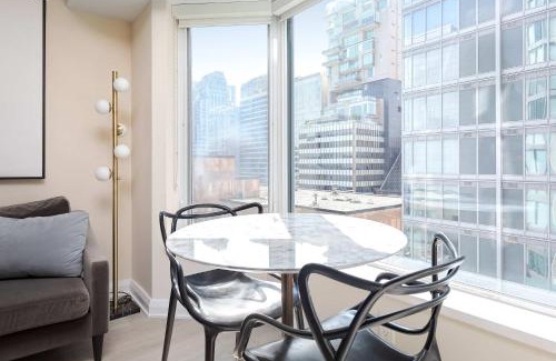 Yorkville Apartamento | Chic 2-Bedroom Condo in the Heart of Yorkville