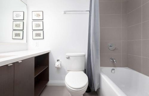 Yorkville Apartamento | Chic 2-Bedroom Condo in the Heart of Yorkville