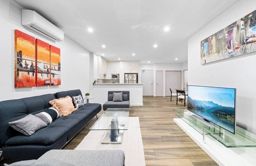 Ultimo Apartamento | Chic 2 BR Apt (Parking)/Darling Harbour-10min walk