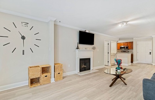 Lindbergh Condominio | Chic 2bdr/2bath Urban Retreat - ATL Prime Location with free parking