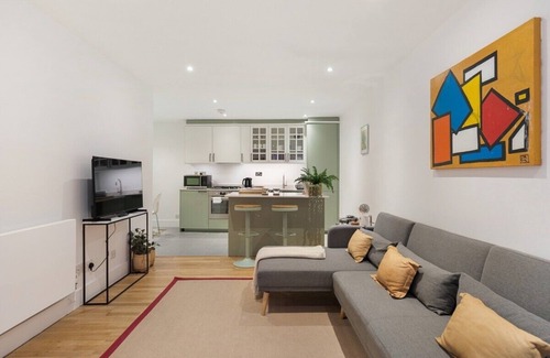 Brixton Hill Casa | Chic 2Bed/Pr Parking/Clapham
