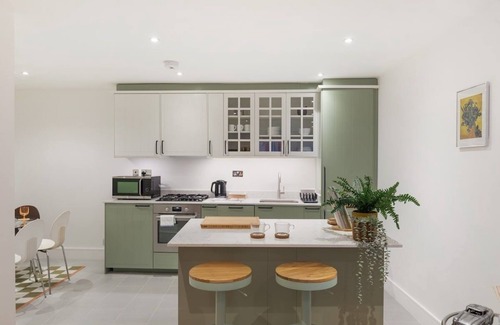 Brixton Hill Casa | Chic 2Bed/Pr Parking/Clapham