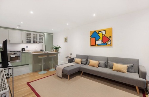 Brixton Hill Casa | Chic 2Bed/Pr Parking/Clapham