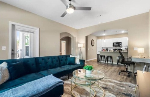 Melbourne Condominio | Chic 2BR/2BA Condo: Pool & More!