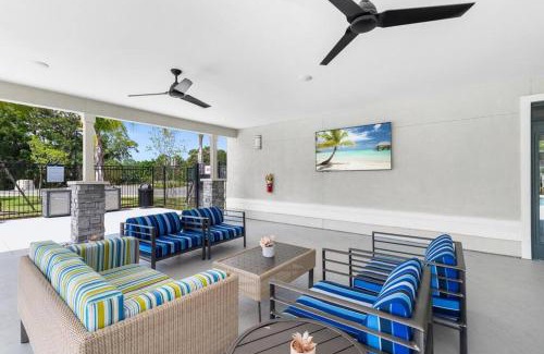 Melbourne Apartamento | Chic 2BR/2BA Condo: Pool & More!