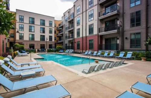 Five Points South Apartamento | Chic 2BR Apartment Prime Downtown Stay