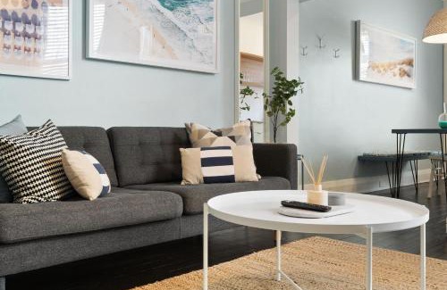Bondi Apartamento | Chic 2BR Apartment with Artful Touches in Bondi