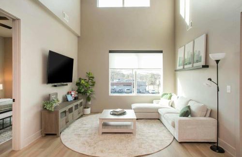 Northern Inglewood Apartamento | Chic 2BR Apt with Loft in East Nash Sleeps 6