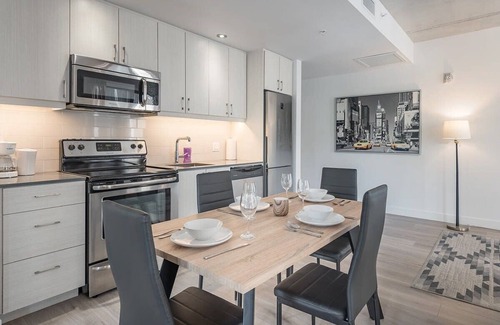 Cite Multimedia Apartamento | Chic 2BR Balcony Old Port & Downtown + Parking