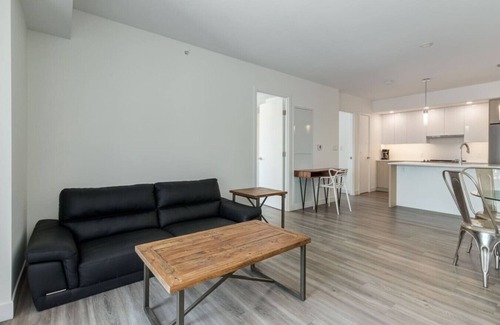 Connaught Condominio | Chic 2BR Beltline Apt with Skyline Views and Patio
