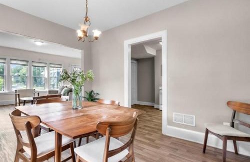 Des Moines Casa | Chic 2br Duplex Free Parking Near Hospitals