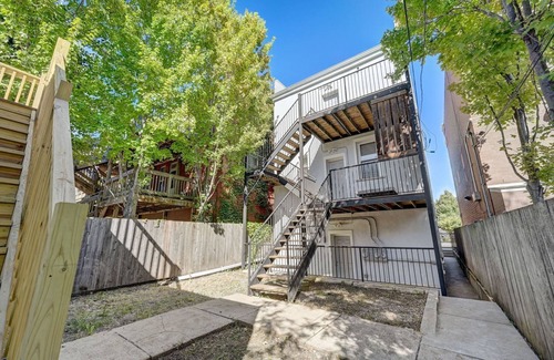 North Lawndale Apartamento | Chic 2BR Haven: Minutes from Downtown & Medical District