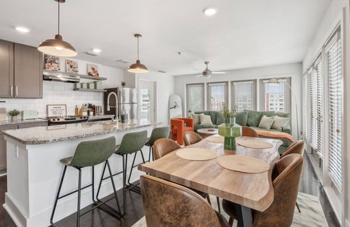 Reynoldstown Apartamento | Chic 2BR King Bed + Parking
